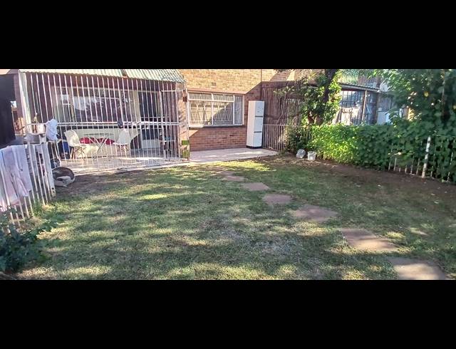 2 BEDROOM FLAT FOR SALE IN VEREENIGING CENTRAL